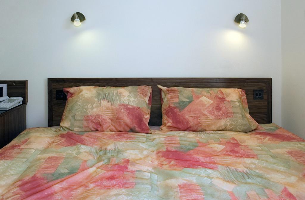 וולברהאמפטון The Robin 2 Hotel חדר תמונה